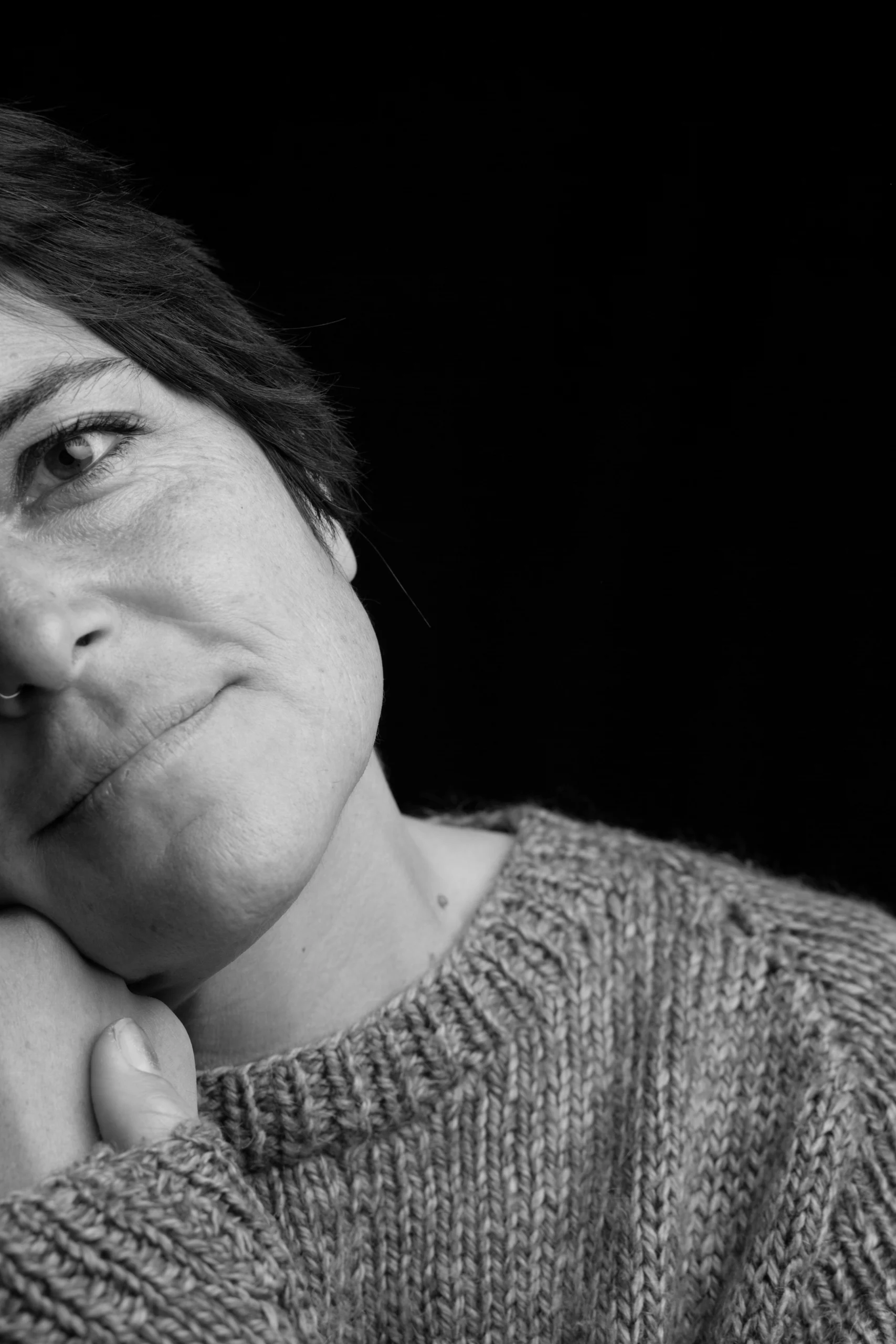 Foto en blanco y negro, retrato de Lorena Gonzalo